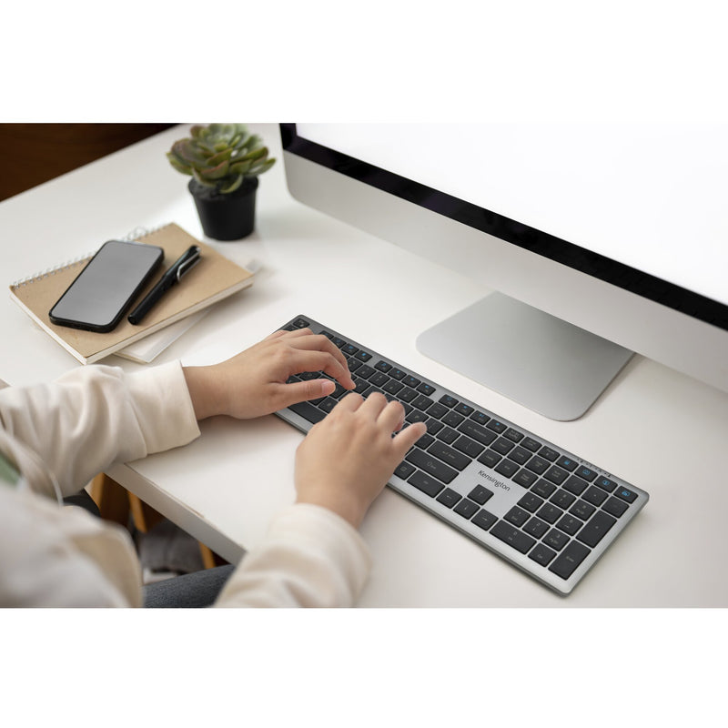 Chargez l'image dans la visionneuse de la galerie, Kensington kb535 eq rechargeable multi-device keyboard (us-international lay-out (qwerty), scissor switches, 100%, usb, 2,4 ghz, bluetooth 5.4)
