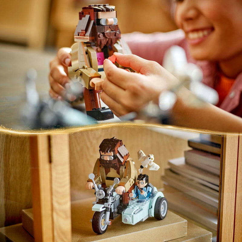 Chargez l'image dans la visionneuse de la galerie, Lego harry potter™ hagrid™ en harry's rit op de motor magisch - 76443
