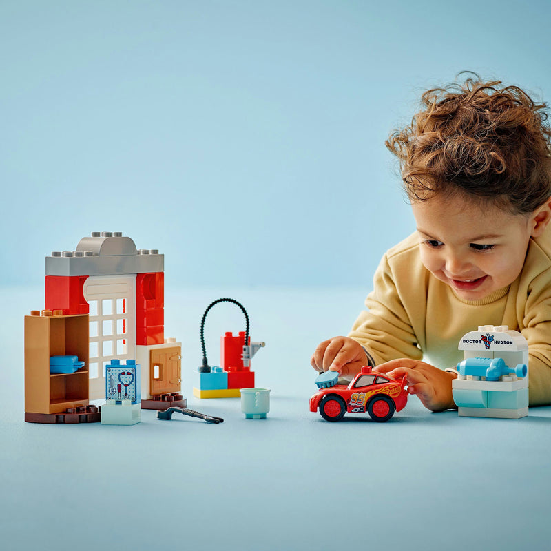Load image into Gallery viewer, Lego duplo 10456 mcqueens bezoek aan docs garage
