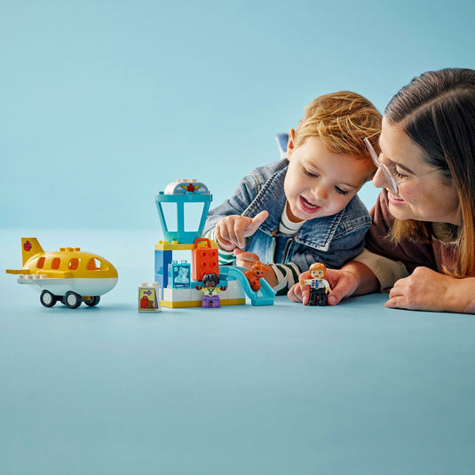 Lego ® duplo® stad voor het eerst op het vliegveld - 10443