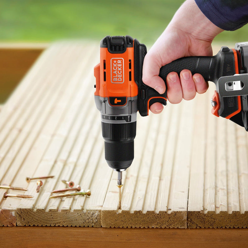 Load image into Gallery viewer, Black+decker 18v 2.0ah schroefklopboormachine (zwart oranje, accu en oplader inbegrepen.)
