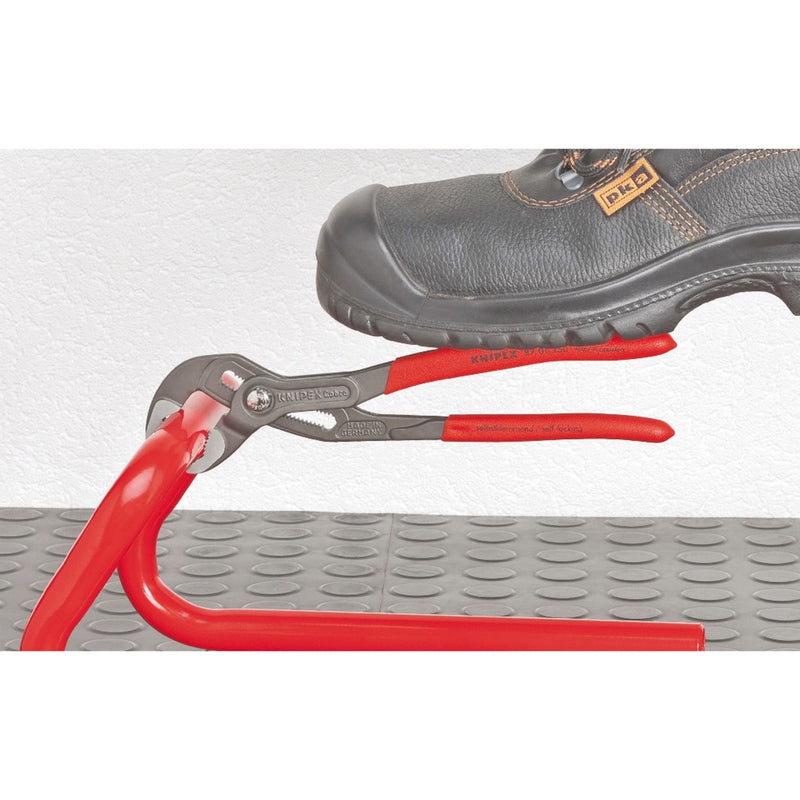 Load image into Gallery viewer, Knipex cobra 250 mm 87 01 250 zweedse- waterpomp-tang (rood, getande grijpvlakken, doorgestoken scharnier )
