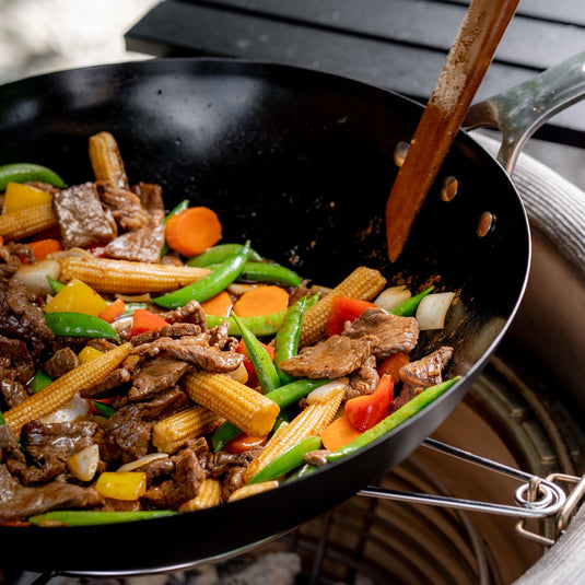 Kamado joe ® karbon staal wok – voor authentiek wokken op de kamado bbq