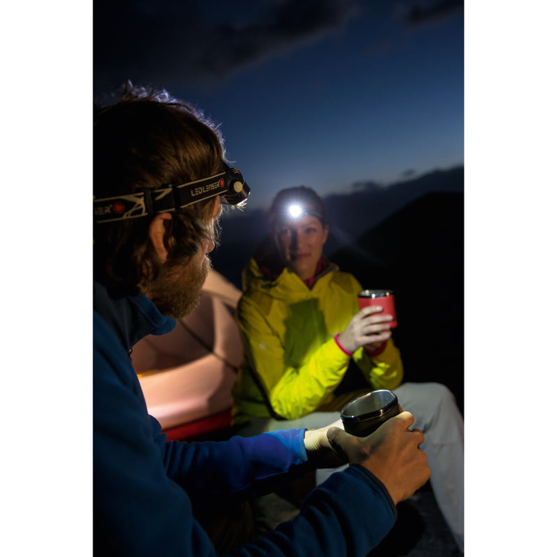 Afbeelding laden in galerijviewer, Ledlenser hoofdlamp h14r.2 led verlichting (850 lm, 6000 - 8000k)

