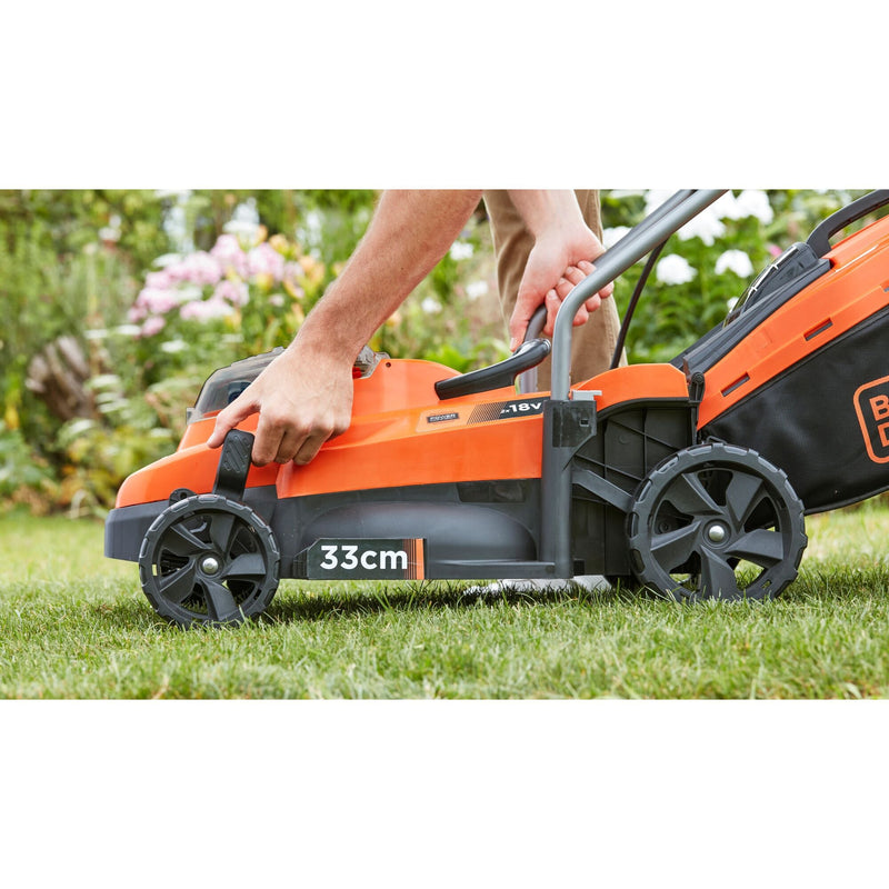 Load image into Gallery viewer, Black+decker bcmw3318l2-qw 2x 18v grasmaaier (oranje zwart, 2x 18v 2.5ah accu en oplader inbegrepen)
