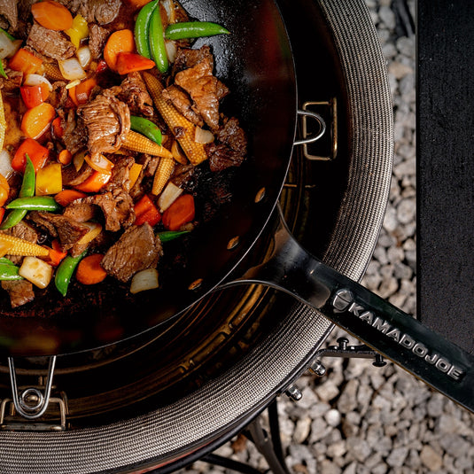 Kamado joe ® karbon staal wok – voor authentiek wokken op de kamado bbq