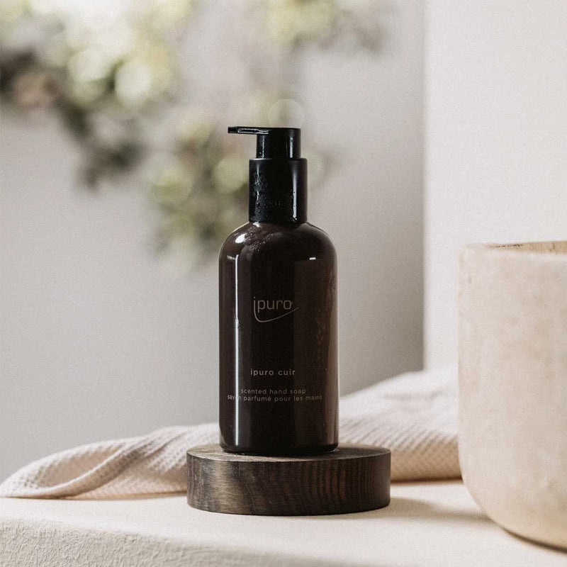Afbeelding laden in galerijviewer, Ipuro scented hand soap cuir 250ml
