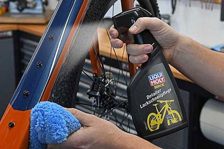 Load image into Gallery viewer, Liqui moly bike detailer quick paint care 500ml
