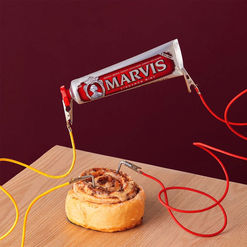 Load image into Gallery viewer, Marvis tandpasta cinnamon mint 85ml
