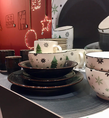 Svenska living schaaltje porselein met kerstboom afbeelding ã˜14cm