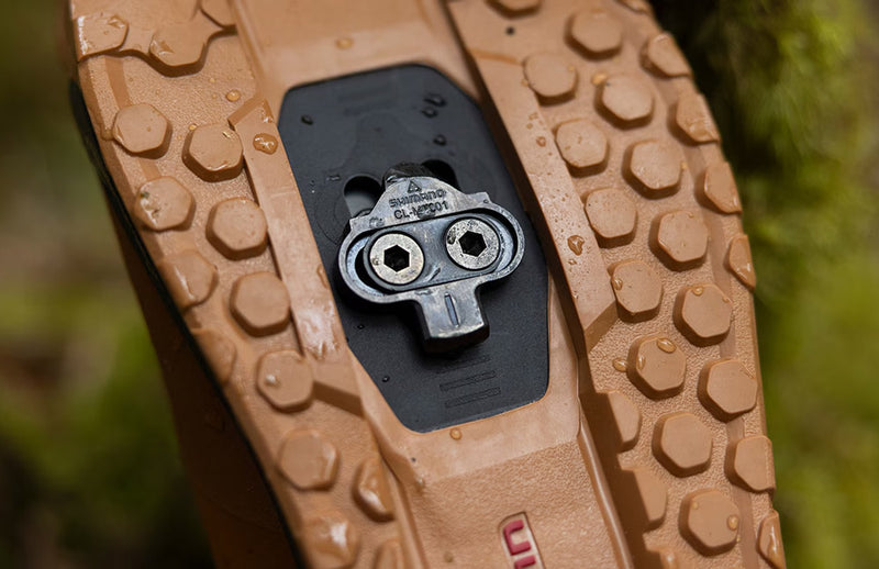 Load image into Gallery viewer, Shimano cl-mt001 spd cleats with cleat nut
