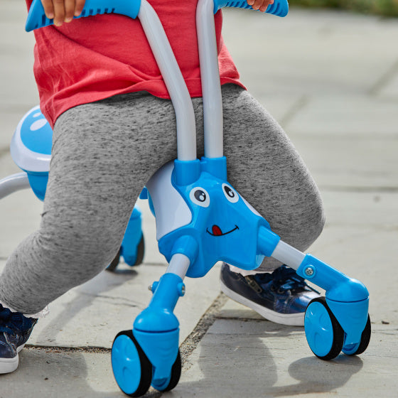Load image into Gallery viewer, The bugs scramblebug tide loopfiets met 4 wielen junior blauw wit
