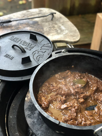 Load image into Gallery viewer, Valhal Dutch Oven Braadpan Gietijzer zonder pootjes 6,1 L

