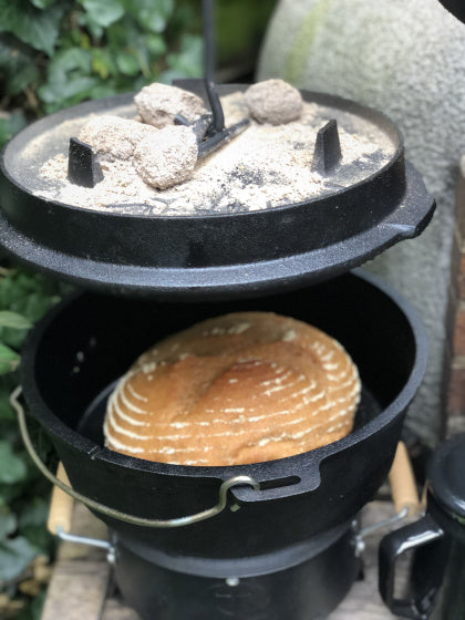 Load image into Gallery viewer, Valhal Dutch Oven Braadpan Gietijzer zonder pootjes 8 L
