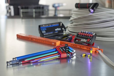 Wiha stiftsleutelset | in ergostar houder | zeskantkogelkop | magicring | 10-delig | gekleurd oplichtend | in blister - 43850 - 43850
