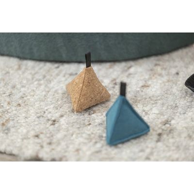 Load image into Gallery viewer, Trixie Kattenspeelgoed piramide citystyle vilt catnip
