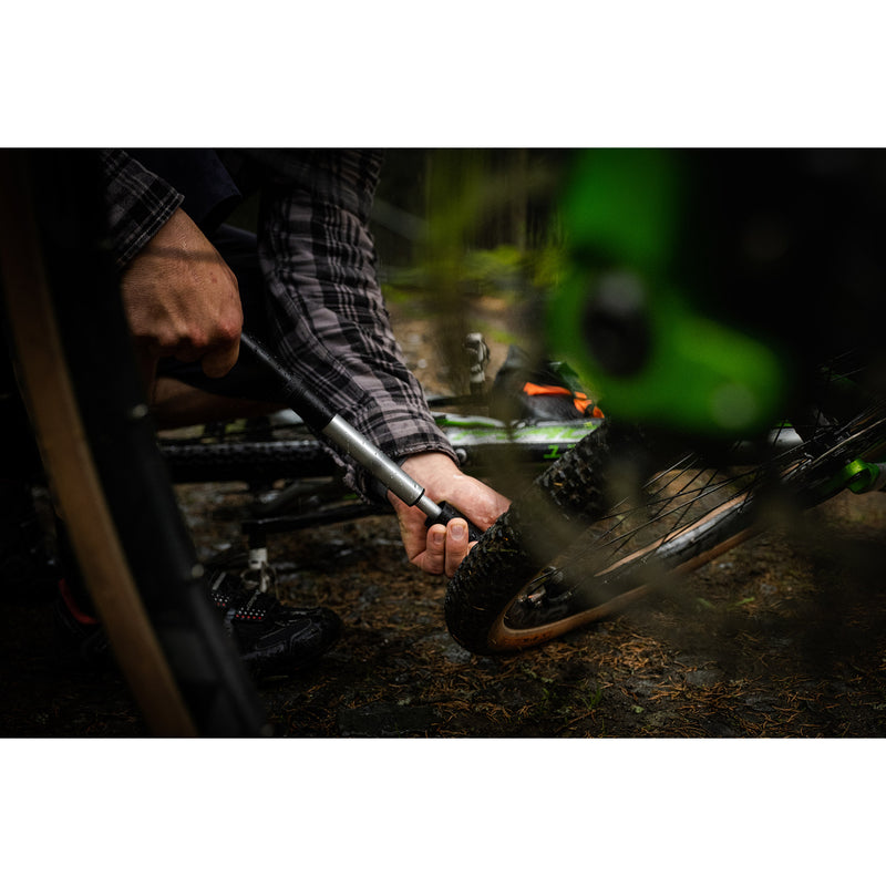 Load image into Gallery viewer, One handpomp 70 mini pump zwart
