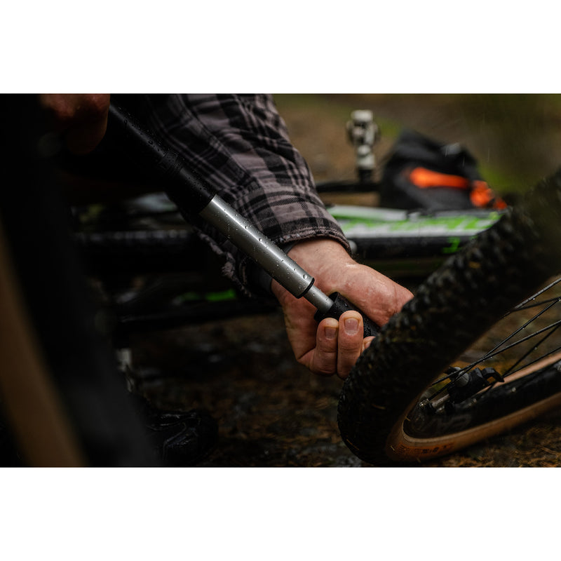 Load image into Gallery viewer, One handpomp 70 mini pump zwart
