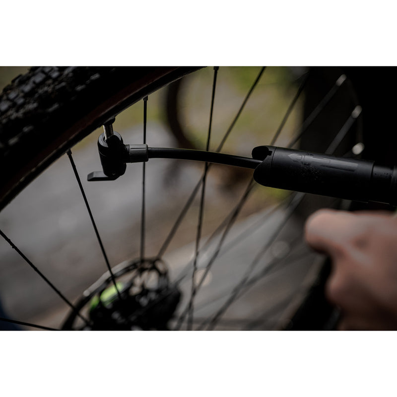 Load image into Gallery viewer, One handpomp 70 mini pump zwart
