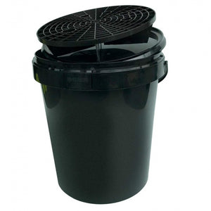 Voodoo ride Emmer met deksel en grid 15 liter zwart